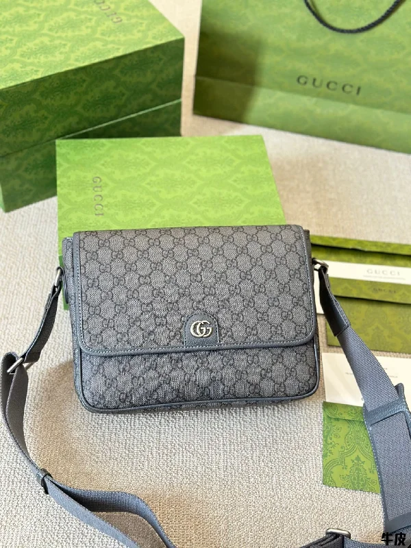 Women Gucci bags with a zip - around closure for securityGucci Handbag