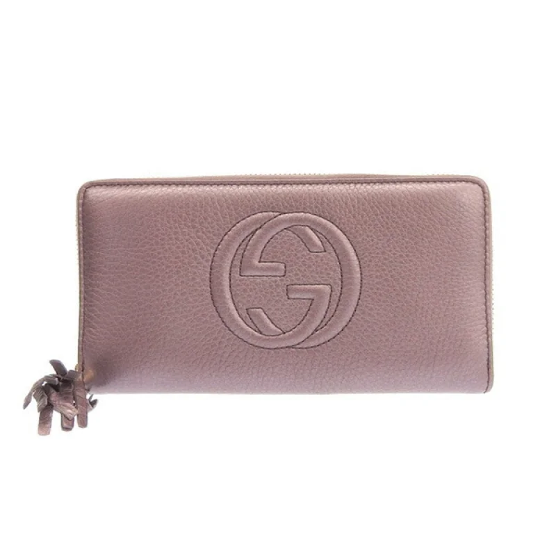 Women Gucci bags with interlocking G hardware for a classic lookGucci interlocking G Soho leather round long wallet purple