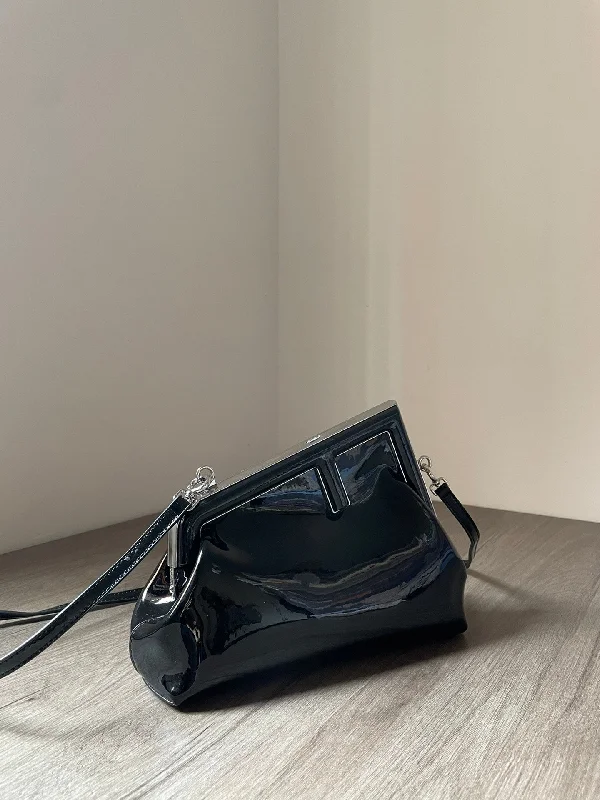 Fendi bags with a touch - screen - friendly pocket for using devices without taking them outFendi Luxury Bag - FED - 072