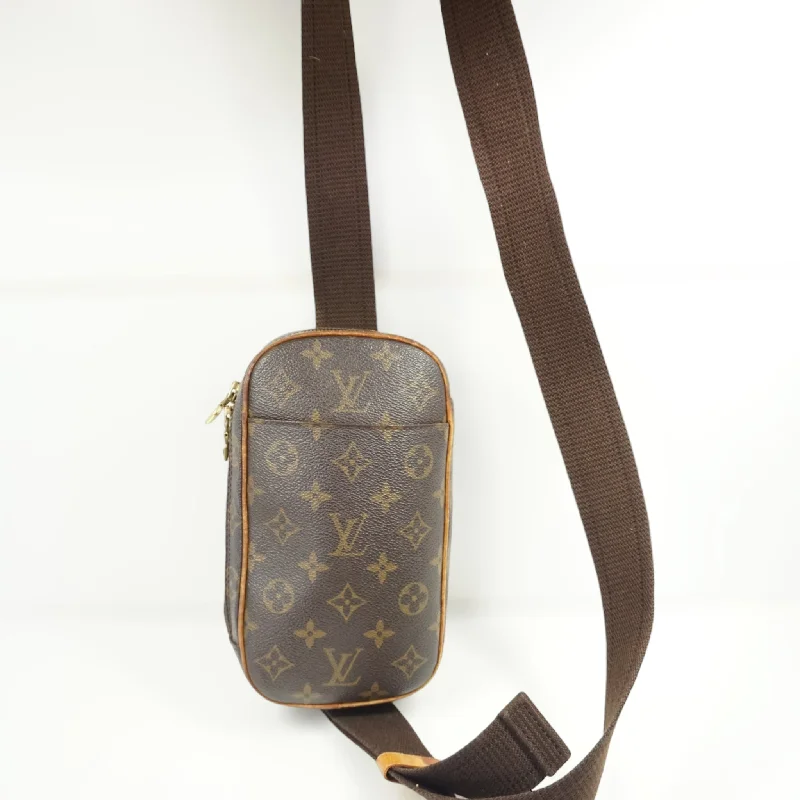 Ladies Louis Vuitton shoulder bags with a single - handle silhouetteLouis Vuitton Crossbody