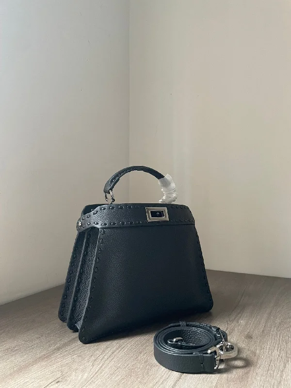 Fendi tote bags with a double - zip closure for enhanced securityFendi Luxury Bag - FED - 017