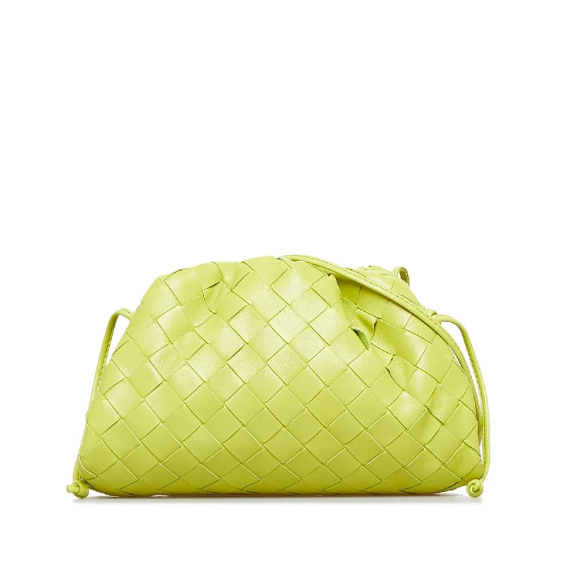 Bottega Veneta bags with zigzag patternsBottega Veneta Intrecciato The Mini Pouch (SHG-rubucf)