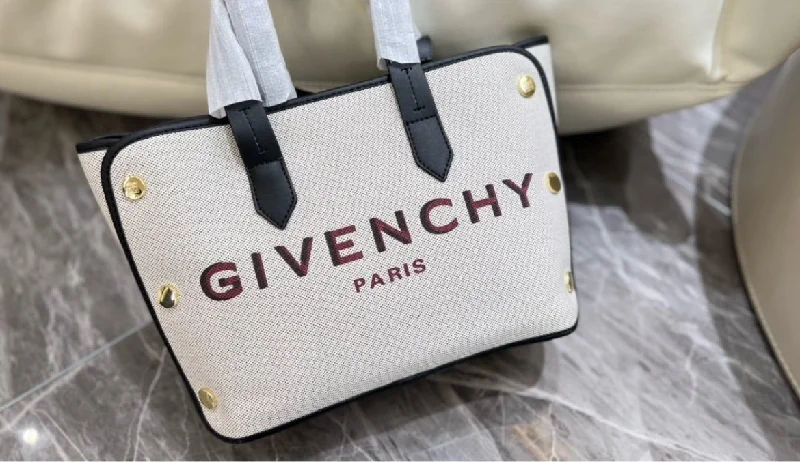 Trendy bucket bags for summerGivenchy woman shoulder handbag