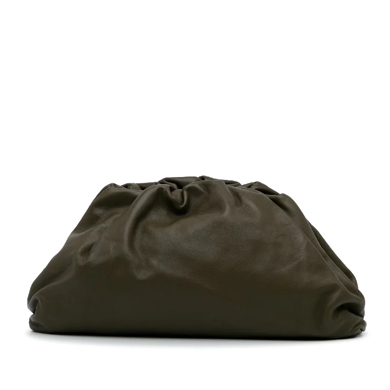 Bottega Veneta bags for dance performancesBottega Veneta Teen Pouch (SHG-mg8Euk)