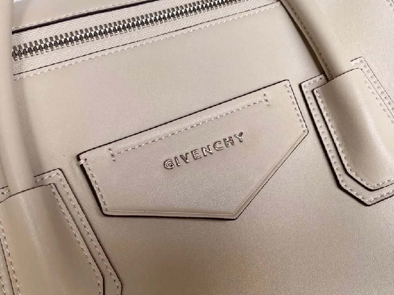 Best-selling designer bags 2025Givenchy Medium Antigona Soft Bag In Smooth Leather