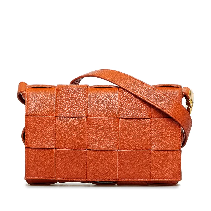 Bottega Veneta bags made of sustainable materialsBottega Veneta Intrecciato Cassette (SHG-Kr46A9)