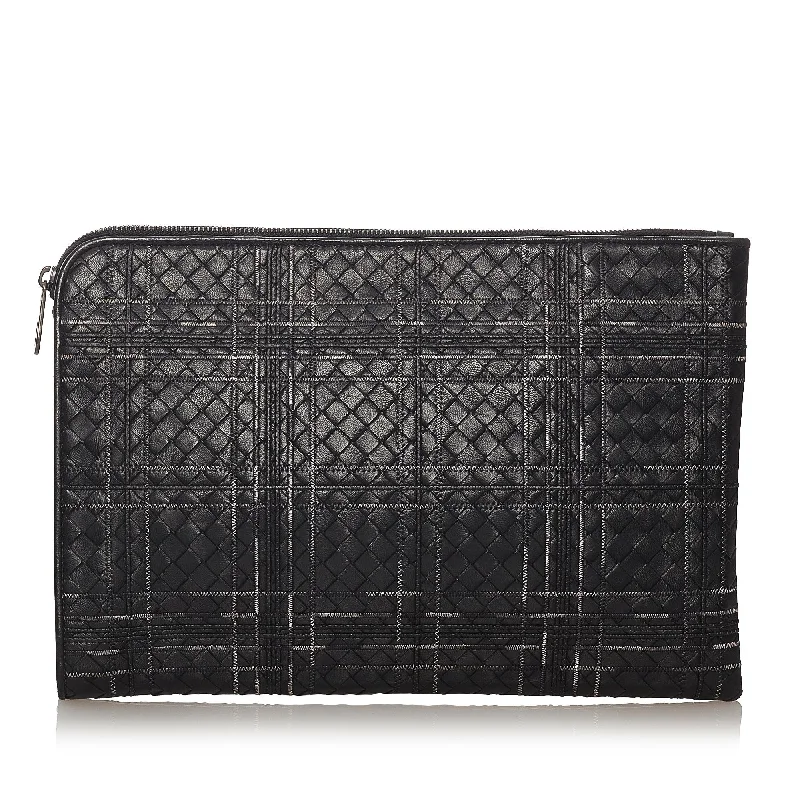 Bottega Veneta bags for urban commutingBottega Veneta Intrecciato Leather Clutch Bag (SHG-27403)