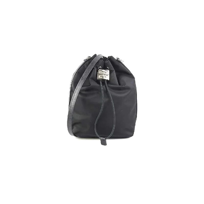 Minimalist leather handbagsGivenchy 4G Bucket Bag Black