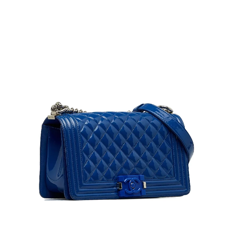 Chanel Quilted Leather Shoulder Bag for FashionistasChanel Medium Patent Boy Plexiglass Crossbody Bag (MIDfdG)