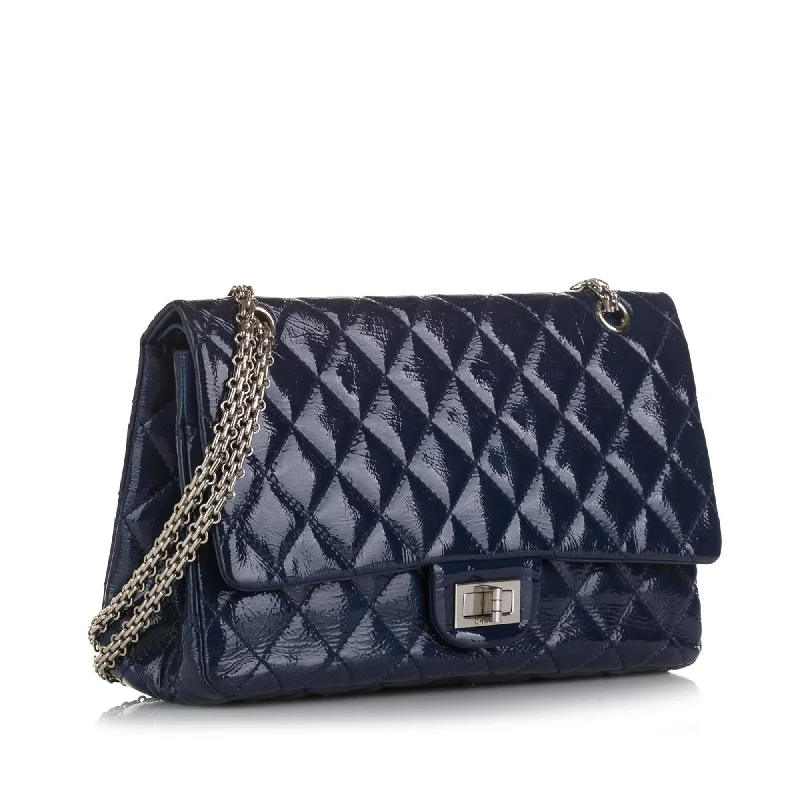 Chanel Lightweight Handbag for Daily ErrandsChanel Medium Reissue Double Flap Bag (HebvEh)