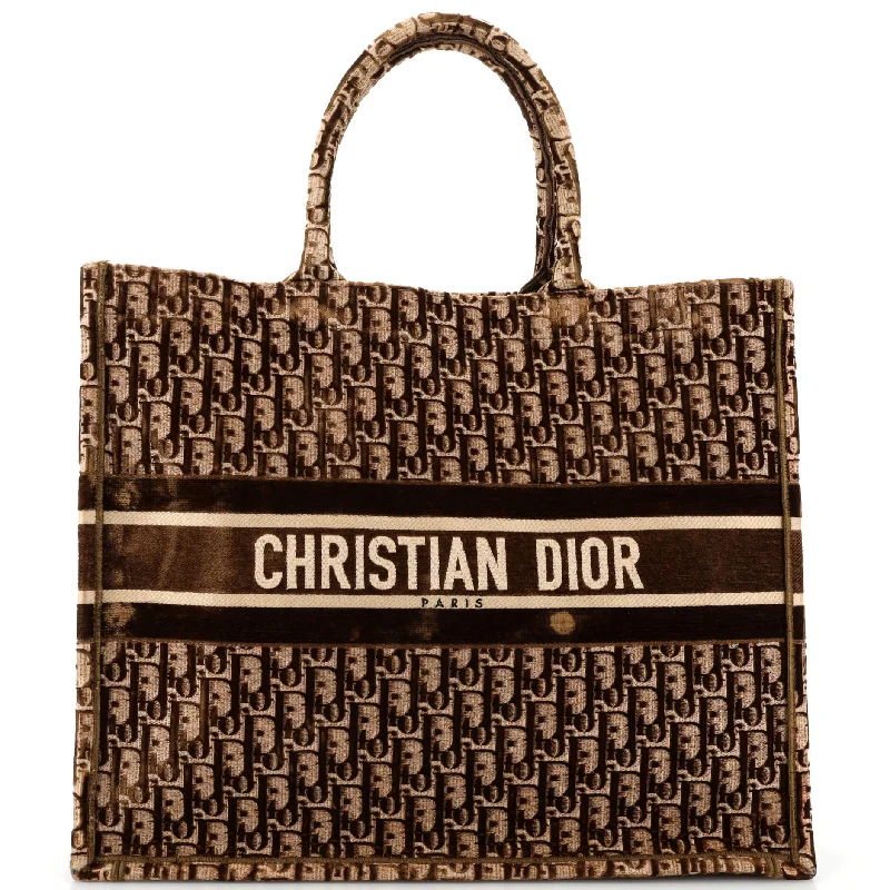 Stylish Christian Dior shoulder bags with a tassel - adorned zipperBook Tote Oblique Velvet Large