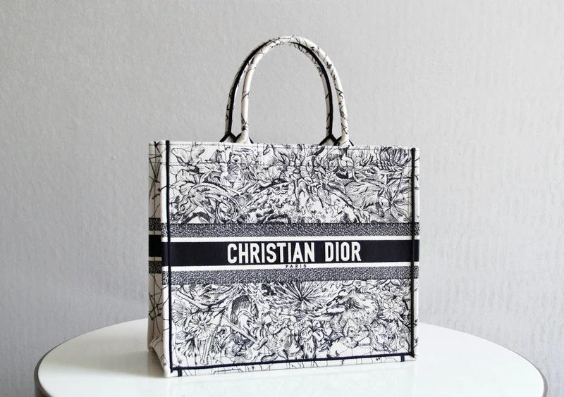 Christian Dior Saddle bags with a patent leather finish for a shiny lookmakbags - Dior Bags - 790